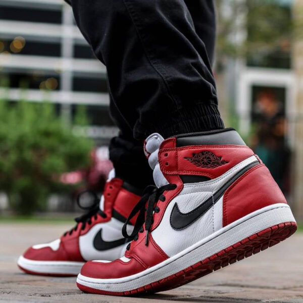 Jordan 1 Retro Chicago (2015) 555088-101 - Nicesk photo 4