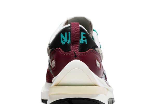 Nike Vaporwaffle sacai Villain Red Neptune Green DD3035-200 - Nicesk photo 7